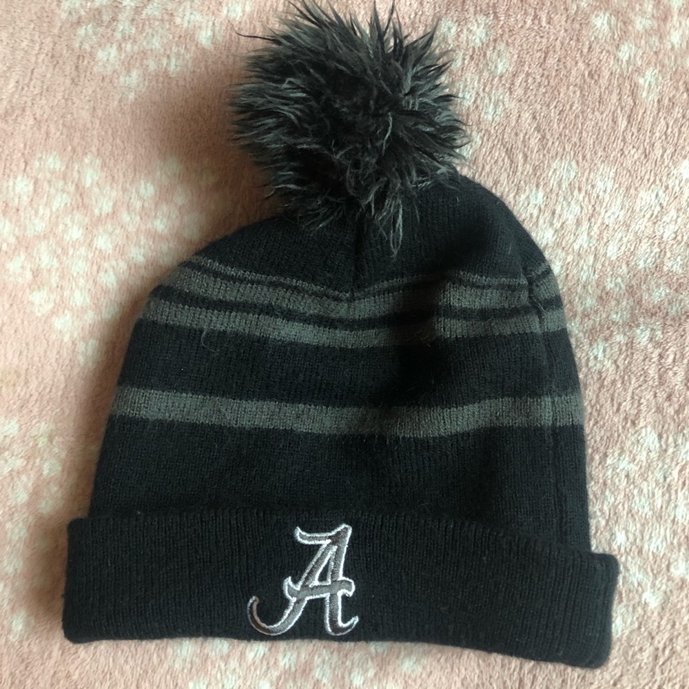 Captivating Headgear Youth Unisex Alabama Black & Gray Pom Pom Cuffed Beanie OS